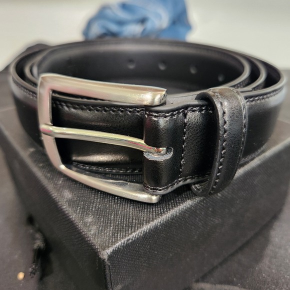 Mens Black Leather Belt with silver bucke New in Box Size 36 - Picture 1 of 8